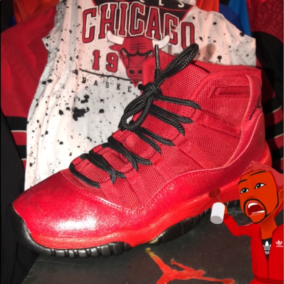 Custom glitterbombed iced out jordans - Picture 5 of 8